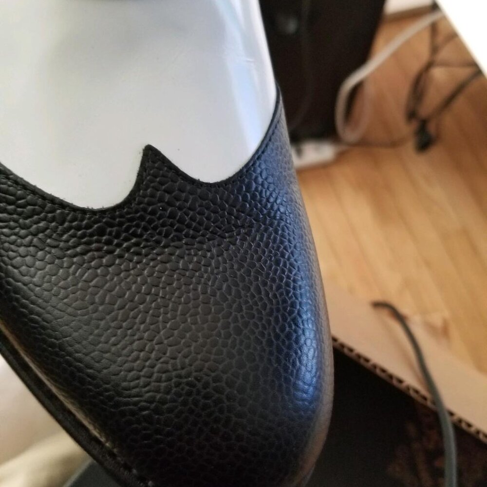 Office of Angela Scott size 41 new in box Black and White Never worn